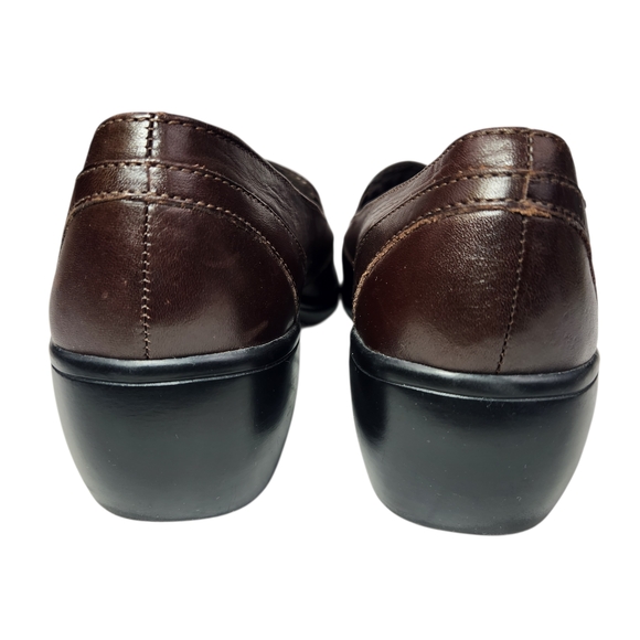 Clarks Women's 10M Brown Leather Slip-On Loafers Comfort Preppy Academia Casual - Picture 8 of 13